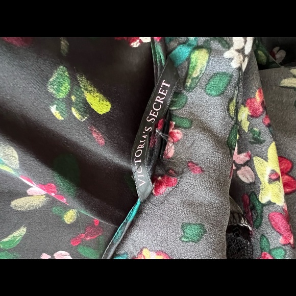 VS Slip - Picture 7 of 7